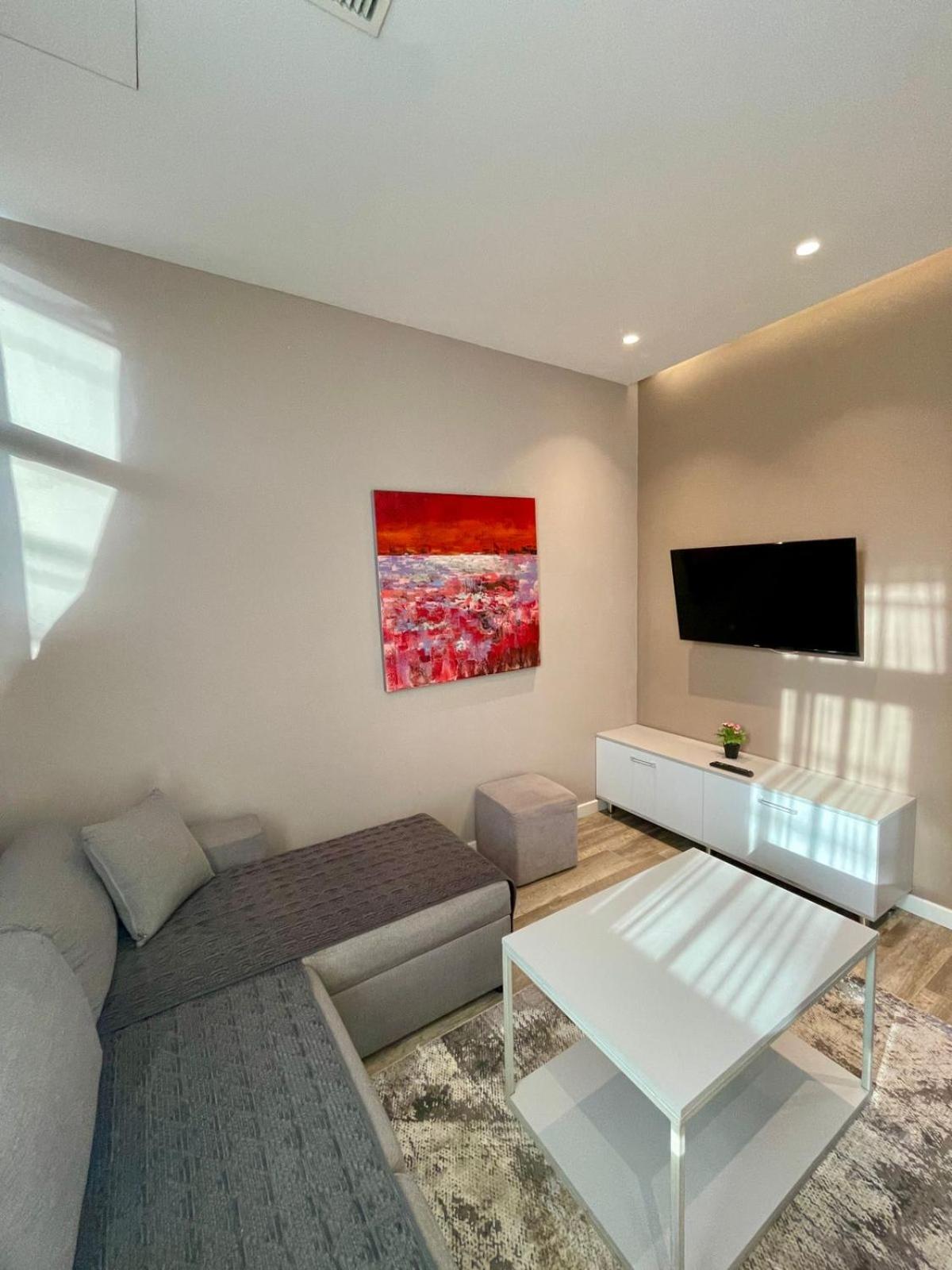 Premium City Studio & Suite Тирана Экстерьер фото